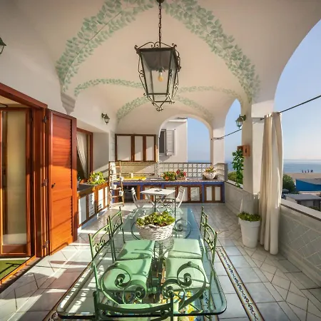 La Finestra Sul Mare Bed & Breakfast *